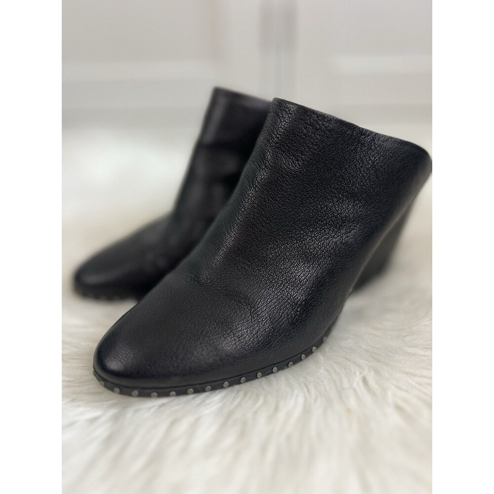 Lucky Brand Zorlina Black Pebbled Leather Wedge Heel Studded Mules Size 9.5M - Picture 2 of 10